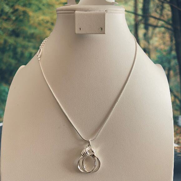 Interlocking Circles Silver Tone Necklace - Picture 3 of 7